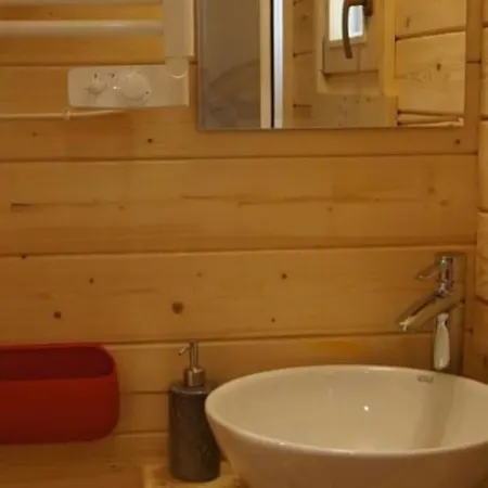 Le Pont Rouge Roulotte Feriehus