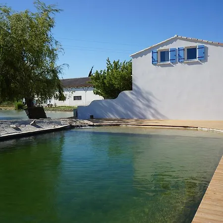 Le Pont Rouge Roulotte Hébergement de vacances *