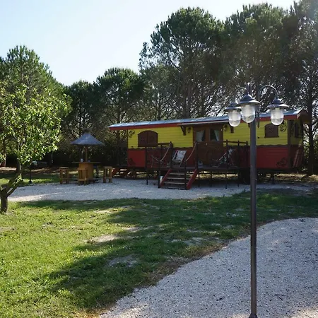 Le Pont Rouge Roulotte Hébergement de vacances *
